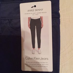 Calvin Klein NWT size 2 ankle skinny pant